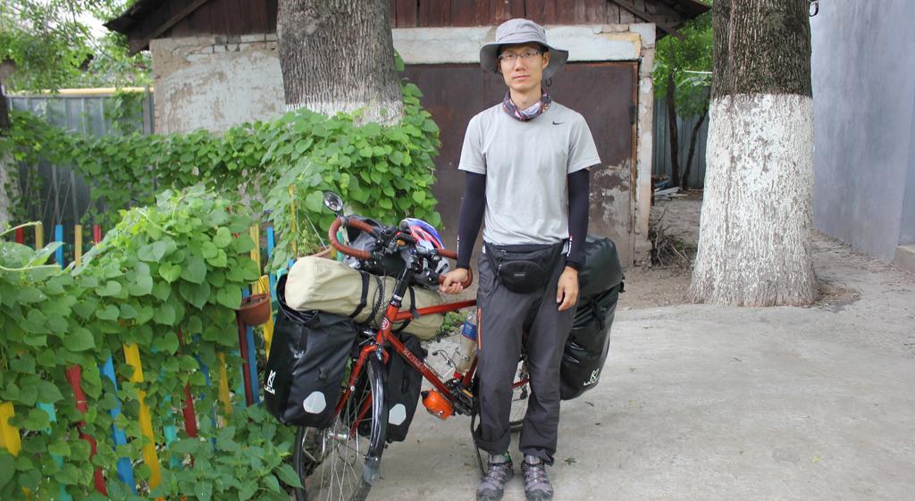 Almaty Hostel Dom Koktobe Екстериор снимка